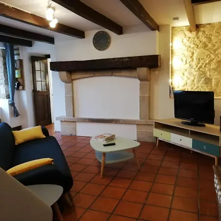 Maison Normande Proche De La Mer Et Des Commodites Holiday home Quettehou